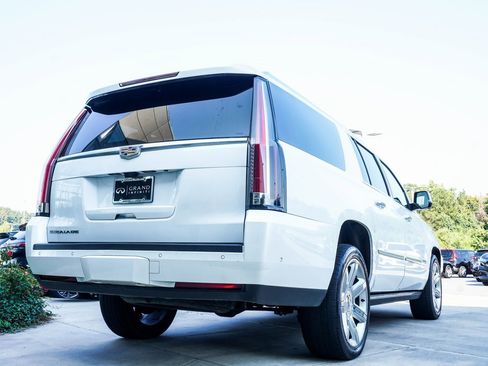 Used 2019 Cadillac Escalade ESV Premium Luxury image 12