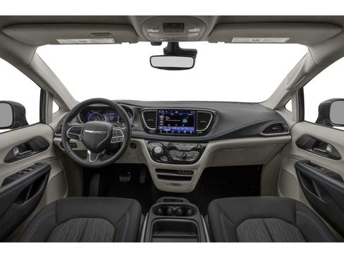 Used 2022 Chrysler Pacifica Touring-L image 3