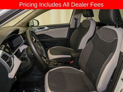 Used 2025 Volkswagen Taos SE AWD/4WD image 10