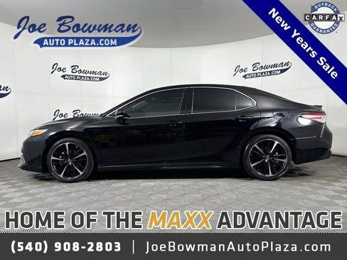 Used 2019 Toyota Camry XSE image 1