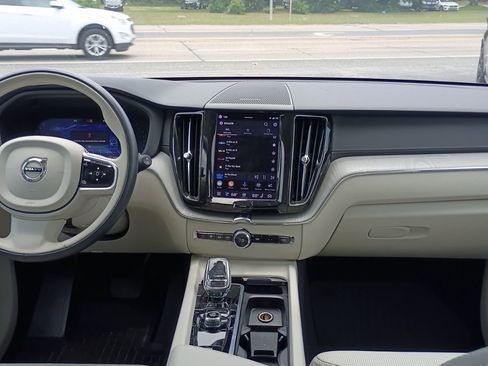 Used 2024 Volvo XC60 B5 Ultimate w/ Protection Package Premier AWD/4WD image 8