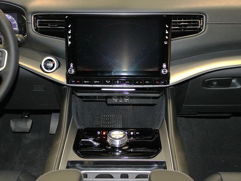 New 2026 Jeep Grand Wagoneer L Limited AWD/4WD image 14