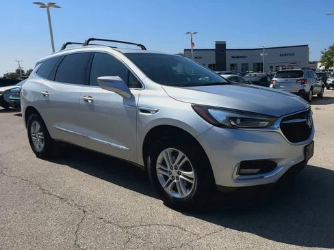 Used 2020 Buick Enclave Essence w/ Sound and Sites Package image 2