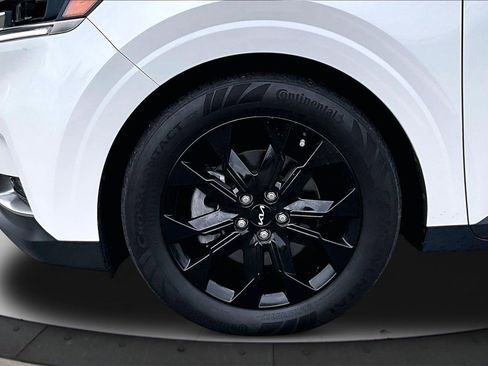 Used 2024 Kia Carnival SX image 34