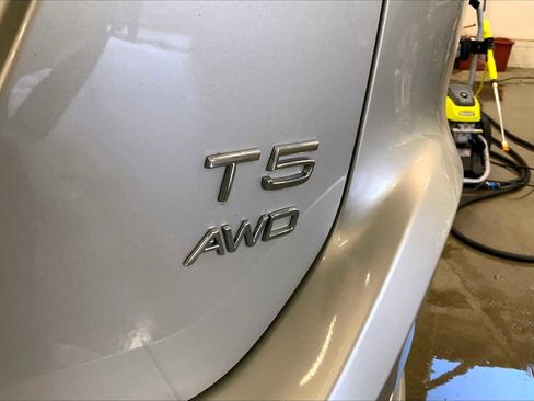 Used 2017 Volvo XC60 T5 Inscription w/ Preferred Option Package image 9