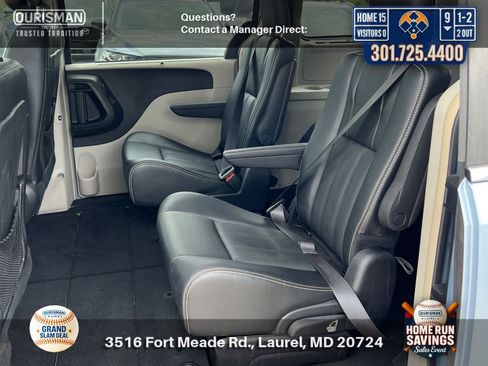 Used 2016 Chrysler Town & Country Touring-L FWD image 17