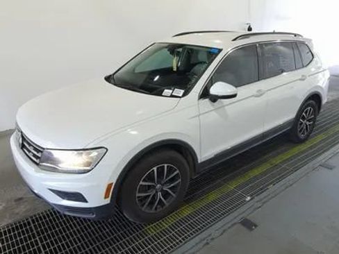 Used 2020 Volkswagen Tiguan SE FWD image 1