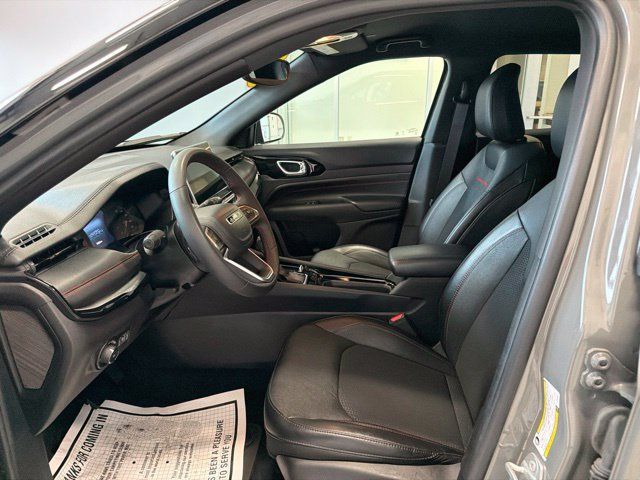 Used 2023 Jeep Compass Trailhawk w/ Trailhawk Convenience Group AWD/4WD image 10