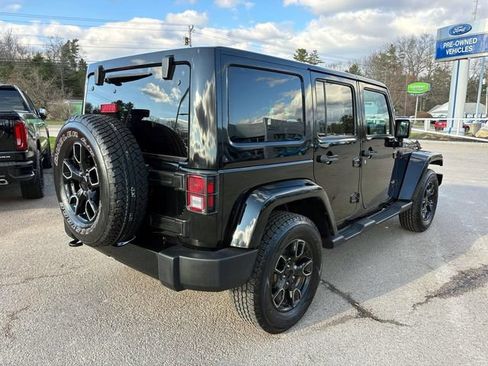 Used 2017 Jeep Wrangler Unlimited Sahara AWD/4WD image 3