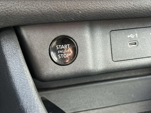 Used 2024 Nissan Rogue S image 21