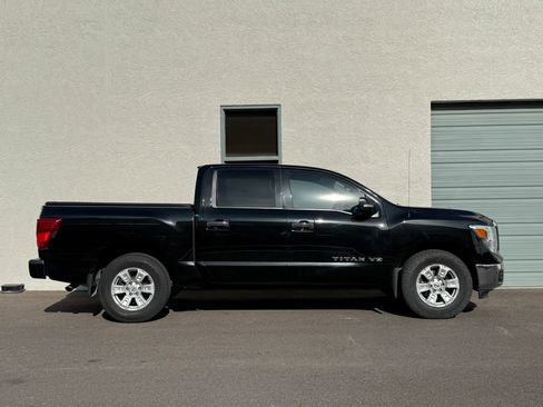 Used 2018 Nissan Titan SV w/ SV Convenience Package RWD image 8