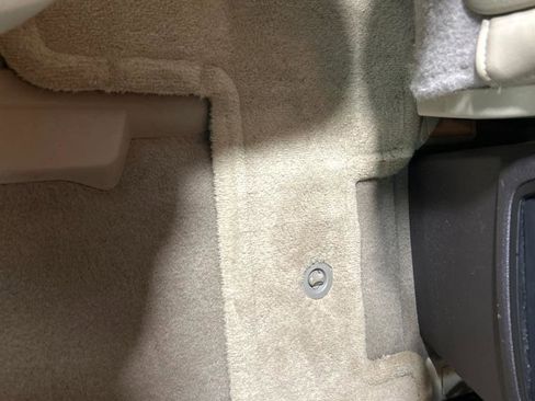 Used 2011 Buick Enclave CXL image 18