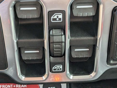 Used 2021 Jeep Wrangler Unlimited Rubicon AWD/4WD image 28