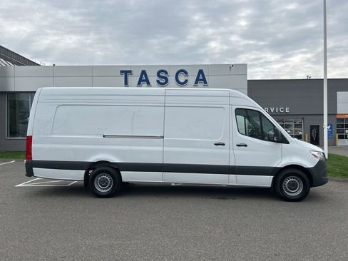 Used 2024 Mercedes-Benz Sprinter 2500 image 8