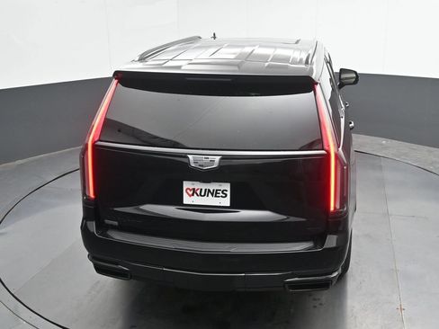 Used 2022 Cadillac Escalade Sport w/ Touring Package AWD/4WD image 31