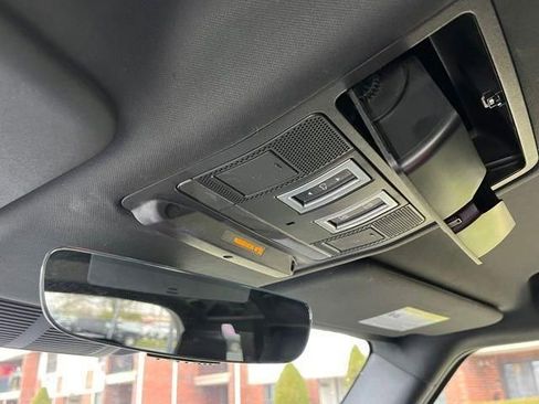 Used 2022 Land Rover Defender 110 X-Dynamic SE AWD/4WD image 41