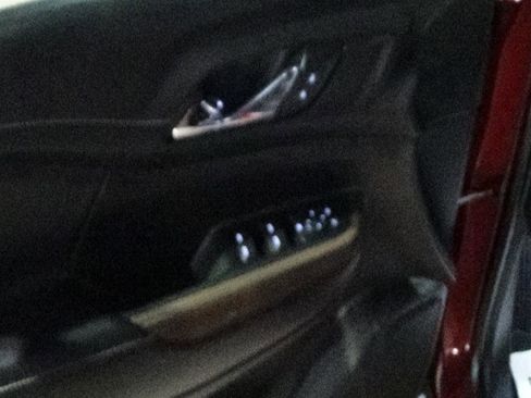 Used 2023 GMC Acadia SLE image 15