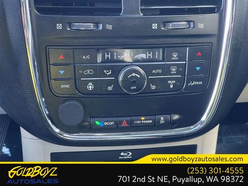 Used 2013 Chrysler Town & Country Touring-L w/ Driver Convenience Group image 36