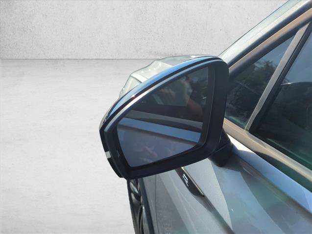 Used 2022 Volkswagen Tiguan SE R-Line FWD image 13