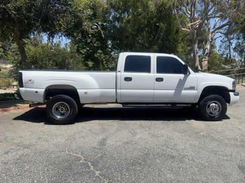 Used 2006 GMC Sierra 3500 SLT w/ Heavy-Duty Power Package AWD/4WD image 3
