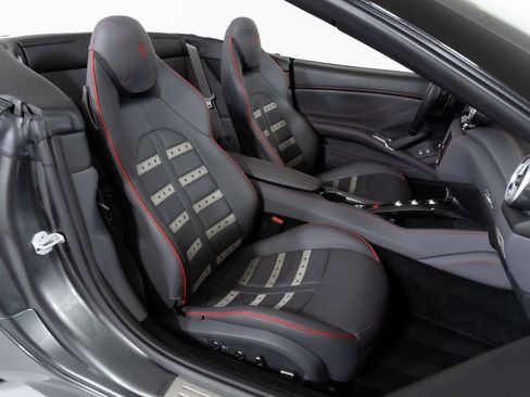 Used 2015 Ferrari California T RWD image 43
