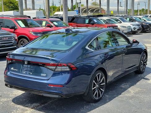 Used 2024 Honda Accord Touring image 3