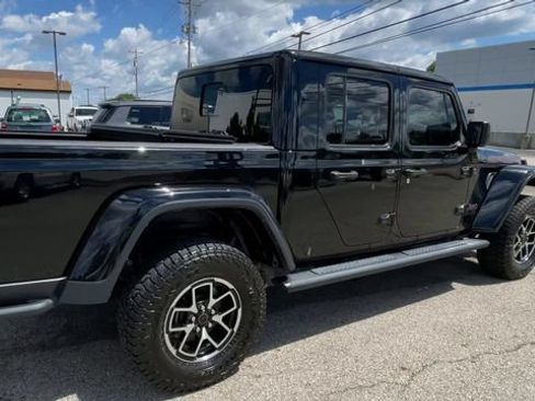 Used 2024 Jeep Gladiator Rubicon AWD/4WD image 2