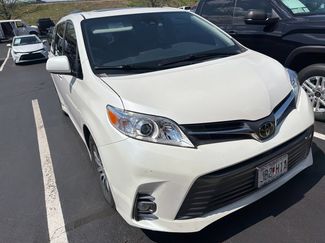 Used 2019 Toyota Sienna XLE w/ XLE Navigation Package FWD video 1