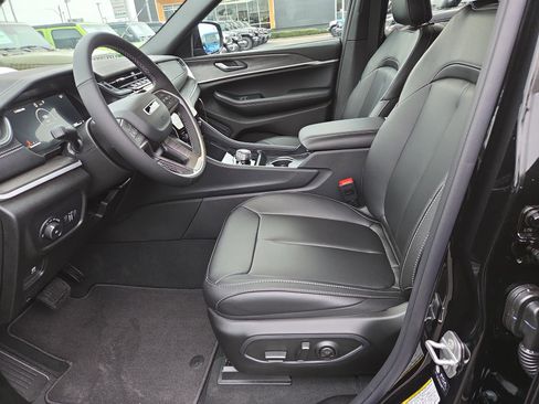 New 2025 Jeep Grand Cherokee Limited w/ Trailer Tow Package image 4