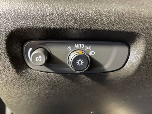 Used 2020 Chevrolet Traverse LS image 31