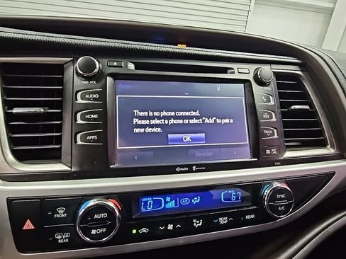 Used 2015 Toyota Highlander XLE image 19