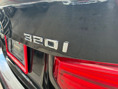 Used 2016 BMW 320i xDrive Sedan AWD/4WD image 17