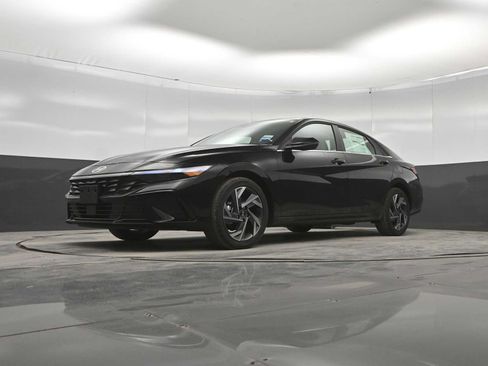 New 2026 Hyundai Elantra Limited FWD image 37