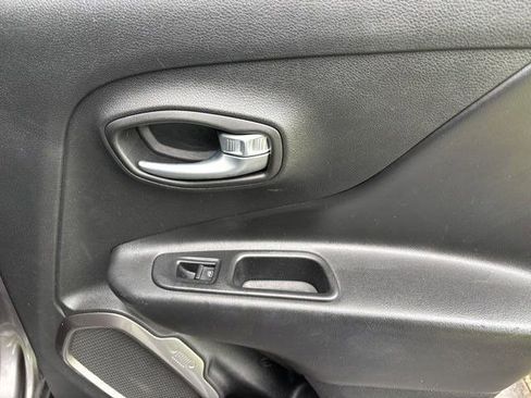 Used 2019 Jeep Renegade Limited w/ LED Lighting Group AWD/4WD image 36