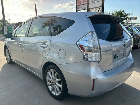 Used 2012 Toyota Prius V Five FWD image 3