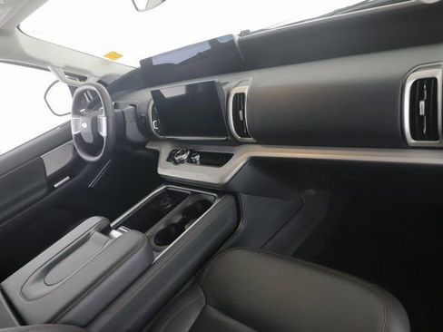 Used 2025 Ford Expedition Active image 33