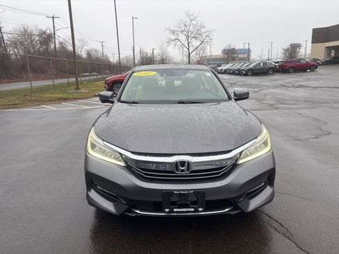 Used 2017 Honda Accord Touring image 2