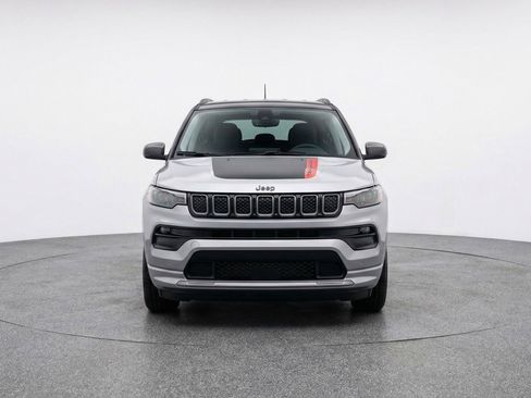 Used 2025 Jeep Compass Trailhawk image 2