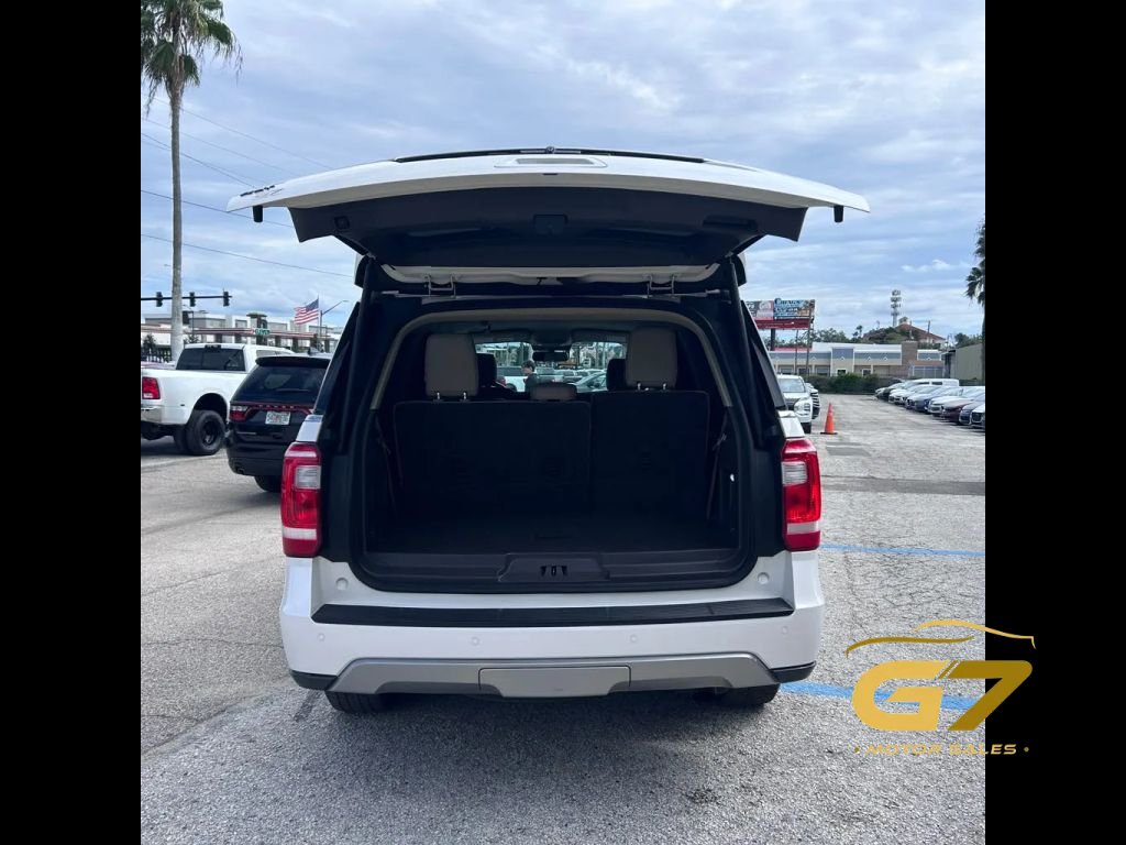 Used 2019 Ford Expedition XLT w/ Equipment Group 202A AWD/4WD image 4
