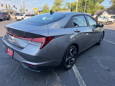 Used 2023 Hyundai Elantra SEL w/ Convenience Package FWD image 6