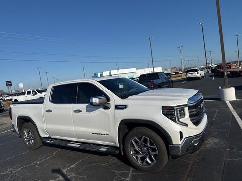 Used 2022 GMC Sierra 1500 SLT image 3