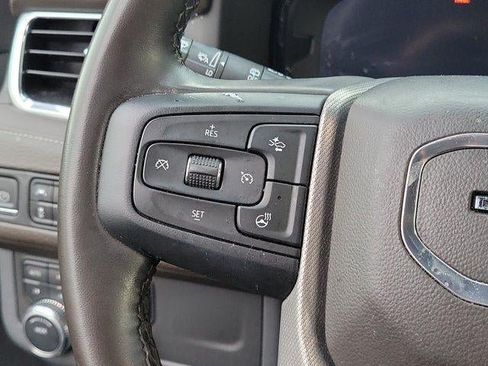 Used 2023 GMC Yukon XL Denali AWD/4WD image 9