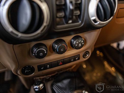 Used 2015 Jeep Wrangler Unlimited Sahara image 26