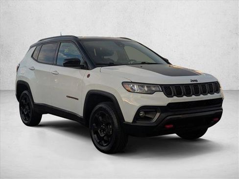 Used 2023 Jeep Compass Trailhawk image 3