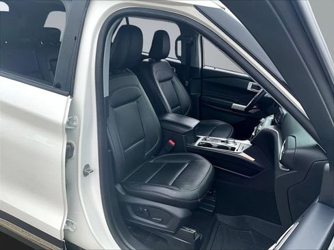 Used 2022 Ford Explorer XLT w/ Equipment Group 202A AWD/4WD image 30