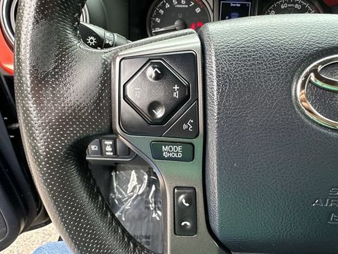 Used 2020 Toyota Tacoma TRD Off-Road AWD/4WD image 30