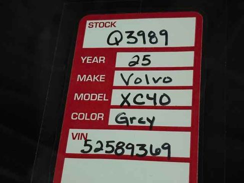 Certified 2025 Volvo XC40 B5 Core image 33
