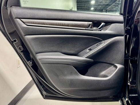 Used 2020 Honda Accord Touring image 28