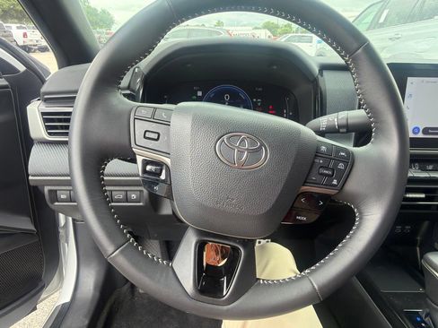 Used 2026 Toyota Camry SE w/ Convenience Package FWD image 8