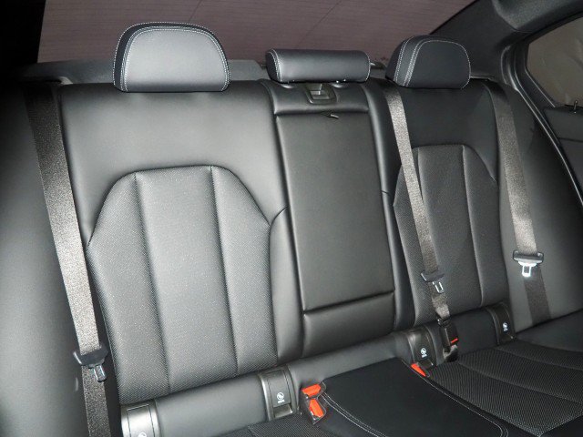 Used 2024 BMW 330i Sedan w/ Premium Package RWD image 16